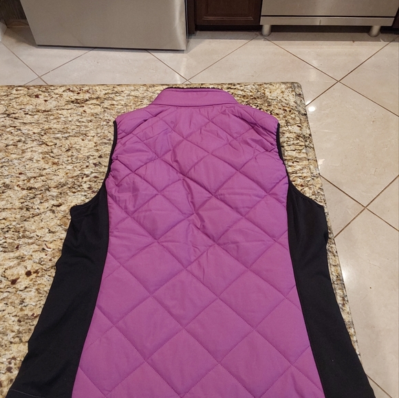 Woman's Vest - Picture 2 of 5